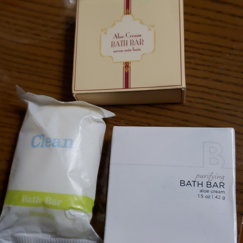 Assorted travel bath bars